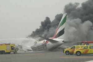 В Дубае после аварийной посадки вспыхнул лайнер
