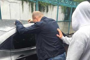 В Киеве при получении крупной взятки попался чиновник Государственной службы АТО