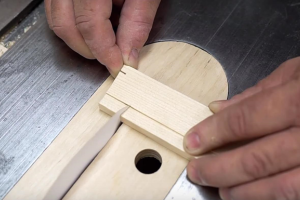 В сети появился ролик, показывающий необычную бумажную пилу в действии