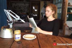 Журналистка показала робота-грязнулю, делающего бутерброды