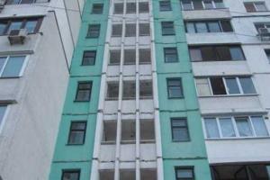 В Киеве во дворе жилого дома обнаружен труп молодой девушки