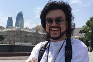 Филипп Киркоров шокировал публику эпатажным нарядом: певец вышел на сцену в колготках