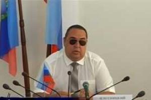 Луганчане недоумевают: Плотницкий в очках и с пластырем на руке. А было ли покушение?