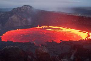 Ученые опубликовали потрясающие кадры самого активного вулкана на планете