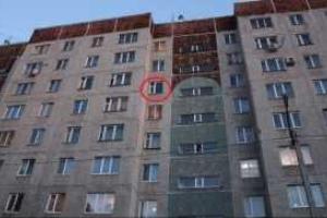 В Екатеринбурге случайные прохожие спасли жизнь малышке, выпавшей с 8-го этажа