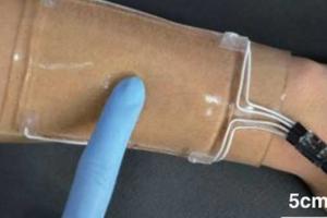 Корейские исследователи разработали прототип сенсорной панели, который можно носить на руке