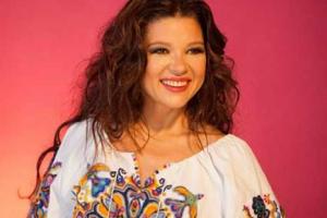 Украинская певица Руслана показала себя без косметики на фоне живописной природы