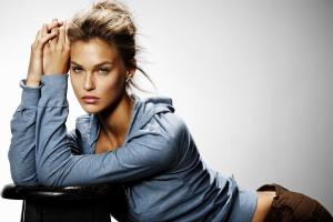 Супермодель Бар Рафаэли родила дочку в Израиле