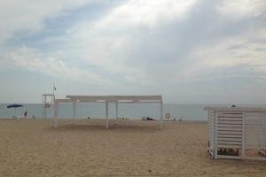 В сети показали, как отдохнувшие российские туристы "массово" покидают Крым