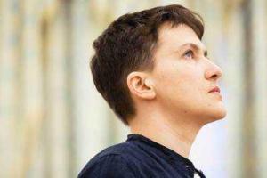 Фотофакт: Савченко на Майдане за спинами "Беркута"