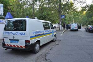 В Николаеве мужчина в маске ранил полицейского и метнул гранату под патрульный автомобиль