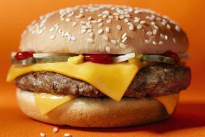 Шокирующий эксперимент: серная кислота не смогла уничтожить еду из "McDonalds"