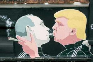 В Вильнюсе появилось граффити-карикатура обкуренных Путина и Трампа