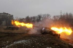 Боевики огневыми ударами создают проходы для ДРГ в инженерных заграждениях на передовой