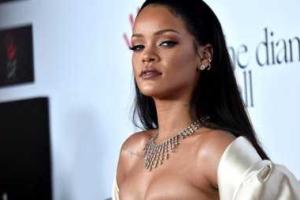 Поклонники Рианны раскритиковали певицу за провокационный снимок в сети