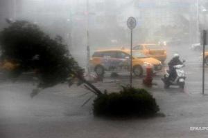 В Тайване бушует тайфун Меранти: закрыты школы и отменено движение транспорта