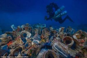 Ученые-археологи на затонувшем корабле нашли кости владельца "компьютера" древних греков