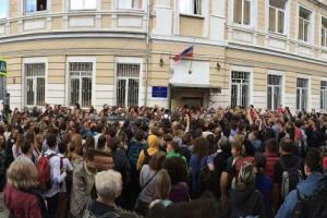 Громкий сексуальный скандал в московской школе: история продолжается