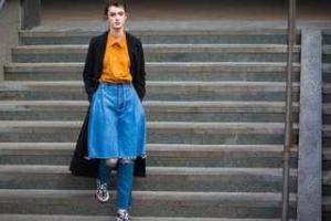 Журнал "Vogue" признал джинсы украинского модельера модным трендом этой осени