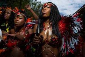 Кровавый карнавал: в Нью-Йорке неизвестный расстрелял участников уличного фестиваля