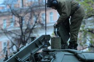 По дороге в Луганск бесследно "исчез" бензовоз с топливом, следовавший из РФ