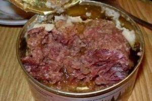 Власти "ЛНР" решили скормить детям в школах и садиках просроченные консервы из российской "гуманитарки"