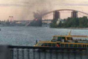 В Киеве вспыхнул пожар на Подольском мосту