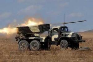 Россия пригнала на Донбасс пять платформ с военной техникой, среди них танки и РСЗО "Град"