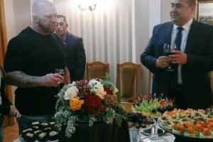 Житель "ЛНР": В "республике" идет "дерибан" гуманитарки, которую продают людям по завышенным ценам