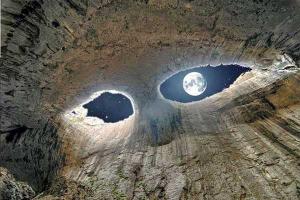 В Болгарии расположена уникальная пещера "Глаза Бога"