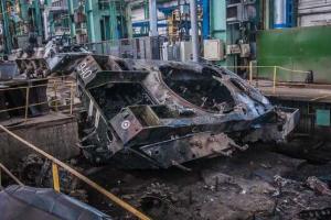 В Перевальске боевики привлекают к ремонту военной техники заключенных колонии