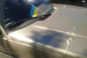 В Харькове неизвестные обливают кислотой автомобили с украинской символикой
