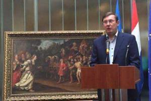 Украина передала Нидерландам похищенные картины 