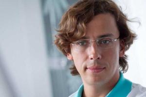 Максим Галкин распрощался со своими кудрями, что не очень понравилось его поклонникам