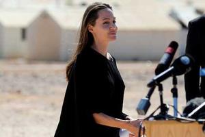 Журналисты упрекнули Анджелину Джоли в распущенности