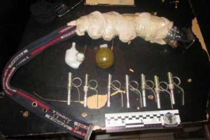 В Киеве на станции метро "Вокзальная" задержали мужчину с полной сумкой гранат