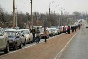 Ситуация на блокпостах в зоне АТО очень сложная: большие очереди, много машин, движение слабое