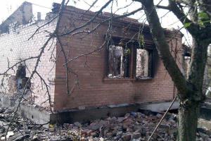 Боевики выпустили по Водяному более 700 мин и снарядов: уничтожена целая улица, ранена женщина