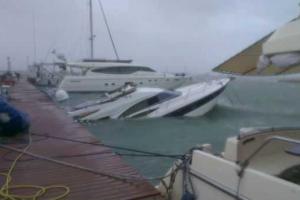 В Одессе у причала морвокзала из-за шторма затонула яхта