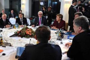 Рукопожатия Путина и Порошенко в Берлине не было - журналист