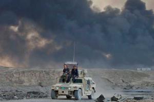 В окрестностях Мосула боевики ИГИЛ подожгли химзвод