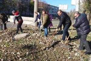 Чиновники Донецка вышла на субботник: жители города проигнорировали призыв властей