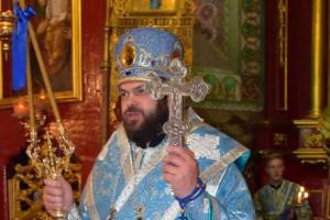 Громкий "церковный" скандал: в Тернополе священники развлекались в ночном клубе с девушками и дракой