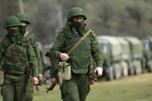 Российский эксперт: Прямой атаки в лоб России на Украину не будет, но "зеленые человечки" в Харькове появиться могут