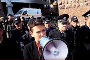 Выступление Савченко под стенами апелляционного суда разгневало активистов, пришедших на суд над Заверухой