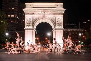 По всему миру балерины разделись для смелой "горячей" фотосессии