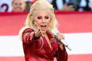 Папарацци подловили Леди Гагу в смелом пикантном наряде