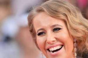 Светская львица Ксения Собчак вновь показала беременный животик