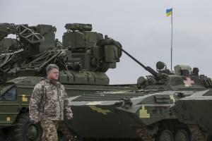 Порошенко передал в АТО очередную партию вооружения и техники
