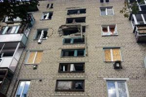 Во время ночного обстрела в Марьинке пострадало 8 домов, прямым попаданием разрушено кафе